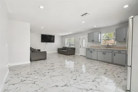 2112 E Navajo Avenue Tampa FL 33612