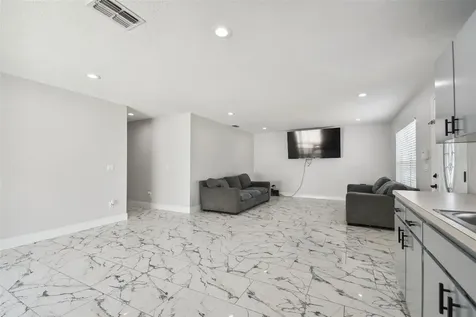 2112 E Navajo Avenue Tampa FL 33612