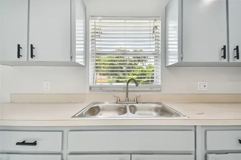 2112 E Navajo Avenue Tampa FL 33612