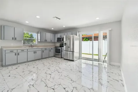 2112 E Navajo Avenue Tampa FL 33612