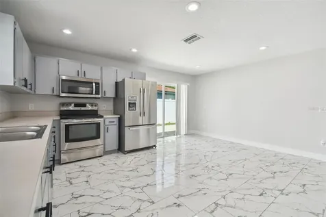 2112 E Navajo Avenue Tampa FL 33612