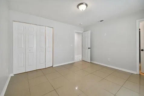 2112 E Navajo Avenue Tampa FL 33612