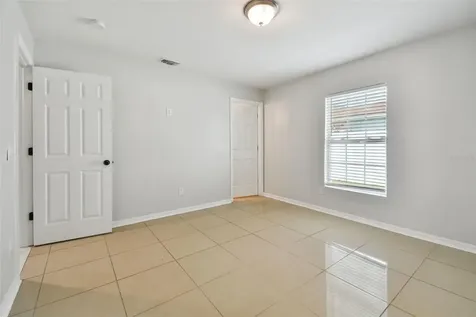 2112 E Navajo Avenue Tampa FL 33612
