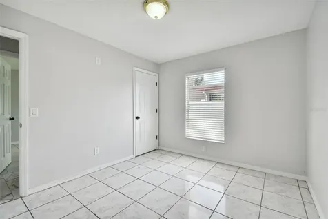 2112 E Navajo Avenue Tampa FL 33612