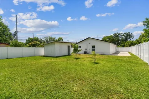 2112 E Navajo Avenue Tampa FL 33612