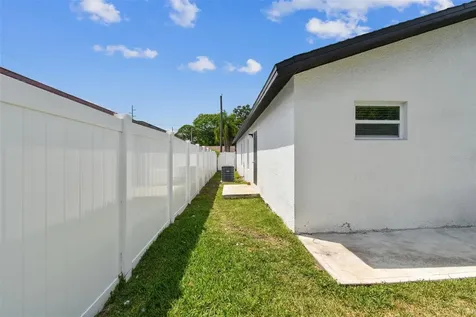 2112 E Navajo Avenue Tampa FL 33612