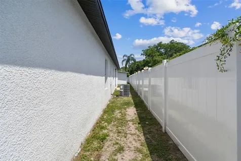 2112 E Navajo Avenue Tampa FL 33612