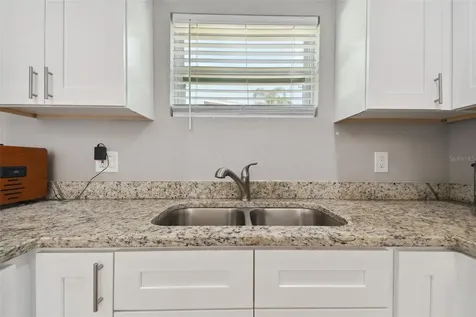 2112 E Navajo Avenue Tampa FL 33612