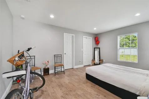 2112 E Navajo Avenue Tampa FL 33612