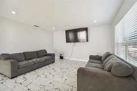 2112 E Navajo Avenue Tampa FL 33612