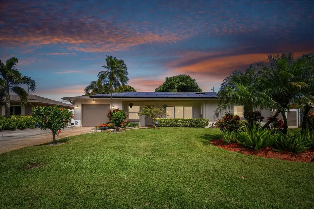 3881 21st Avenue N St Petersburg FL 33713