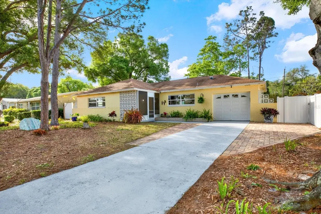 4660 33rd Avenue N St Petersburg FL 33713