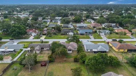 985 Elmsford Street NW Palm Bay FL 32907