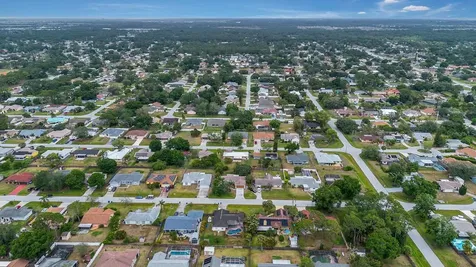 985 Elmsford Street NW Palm Bay FL 32907