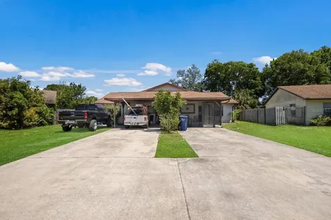 5439 8th Street Court W Bradenton FL 34207