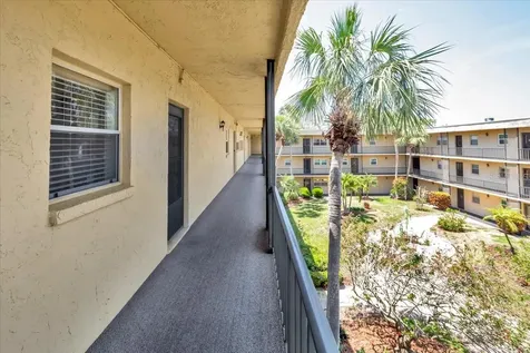 11485 Oakhurst Road Largo FL 33774