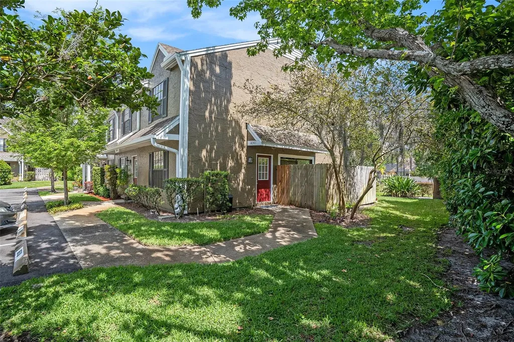 16501 Lake Brigadoon Circle Tampa FL 33618