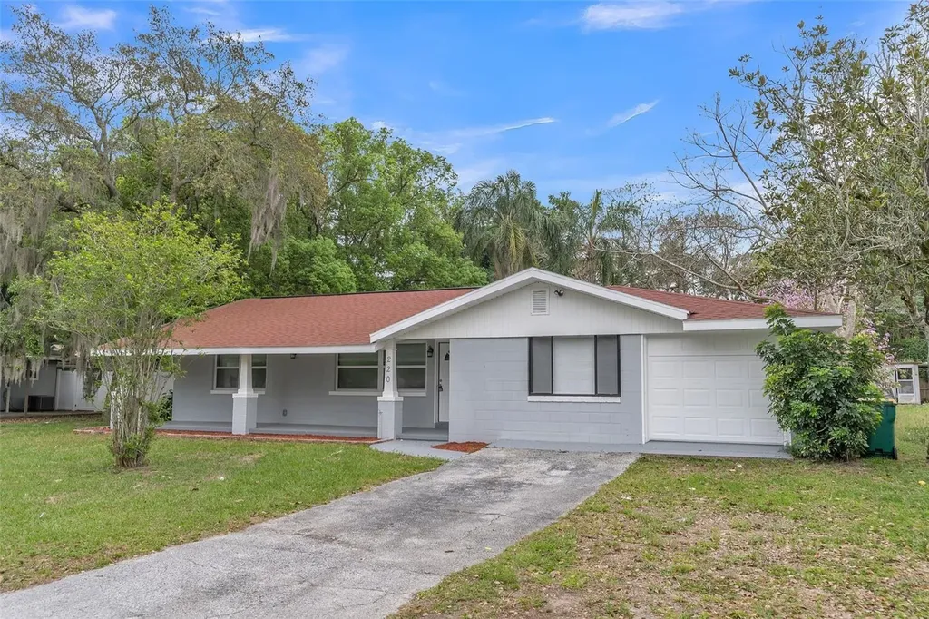 220 W Dicie Avenue Eustis FL 32726