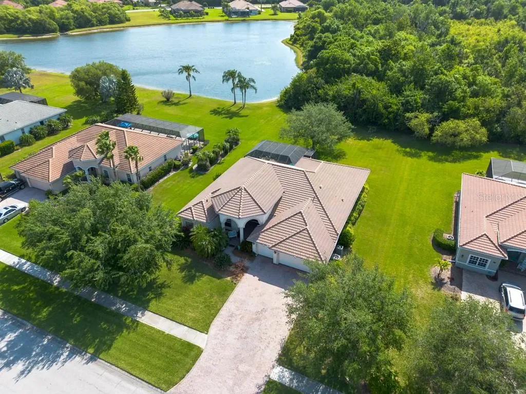 513 Country Meadows Way Bradenton FL 34212