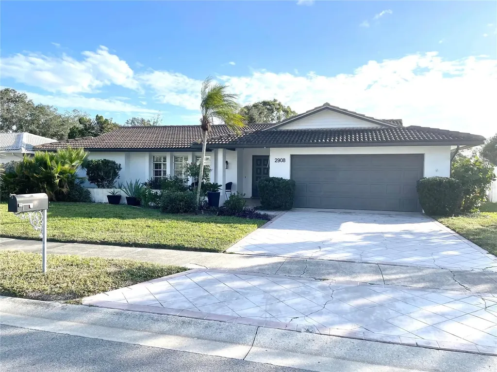 2908 Captiva Drive Sarasota FL 34231