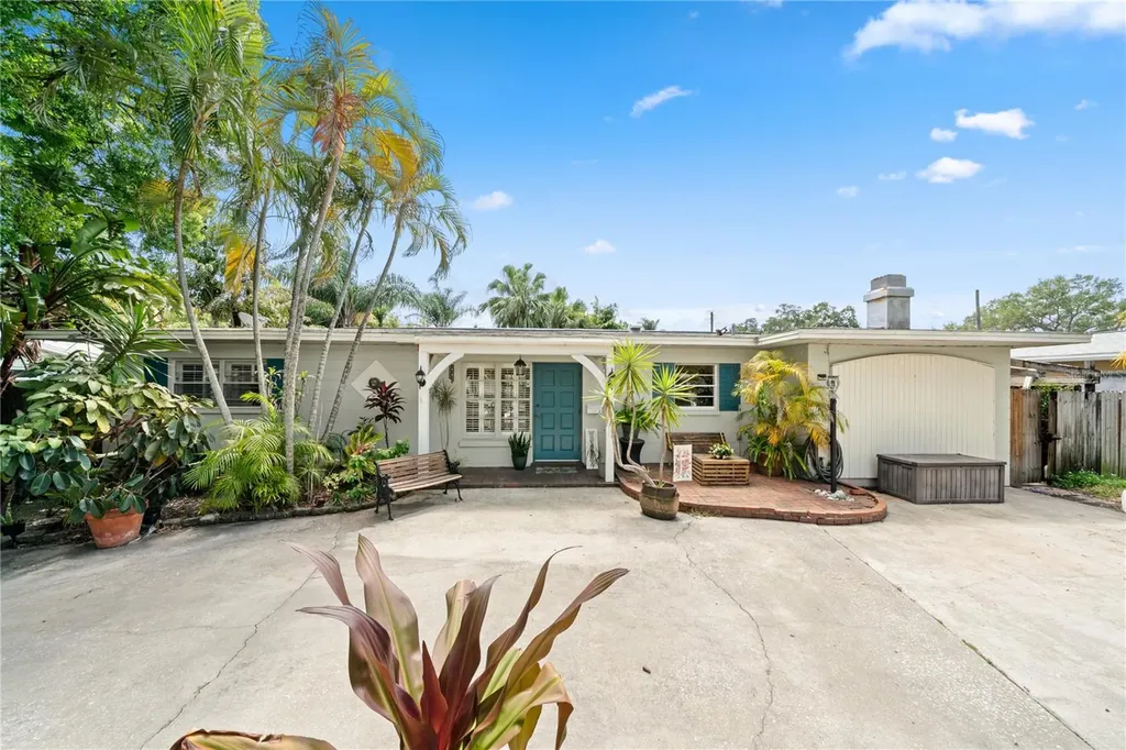 1292 76th Avenue N St Petersburg FL 33702