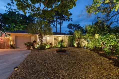 761 62nd Avenue N St Petersburg FL 33702