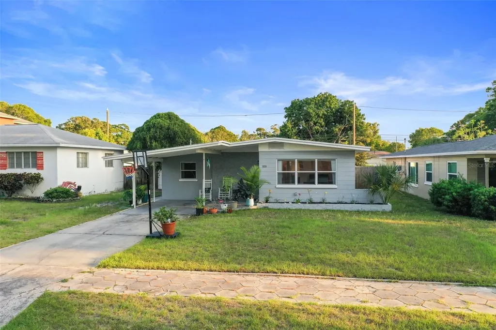 5330 Dartmouth Avenue N St Petersburg FL 33710