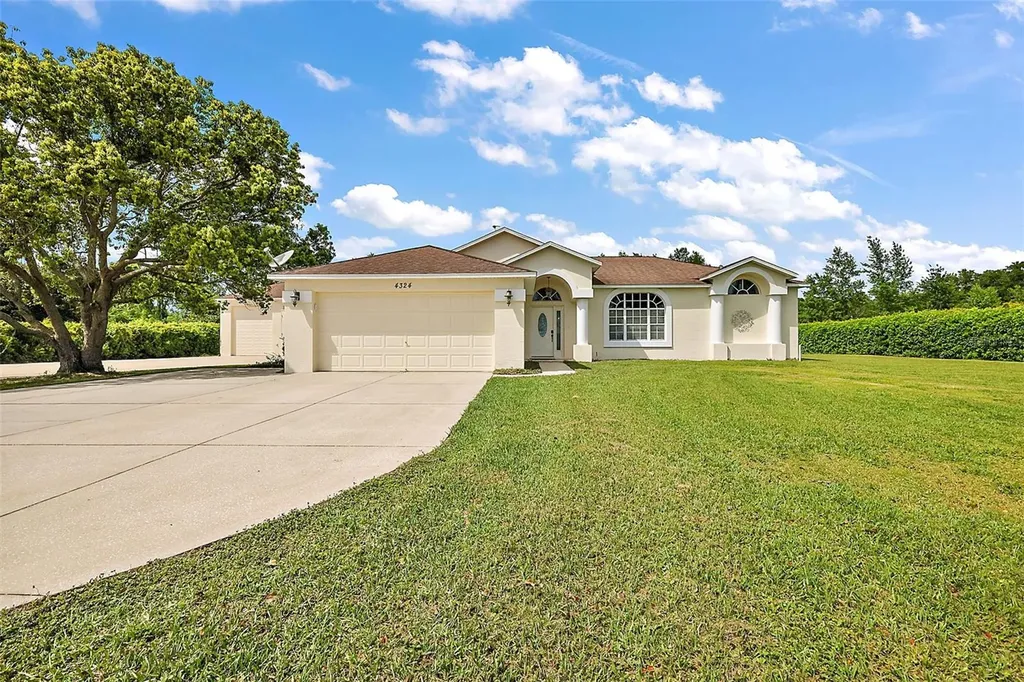 4324 County Road 472 Oxford FL 34484