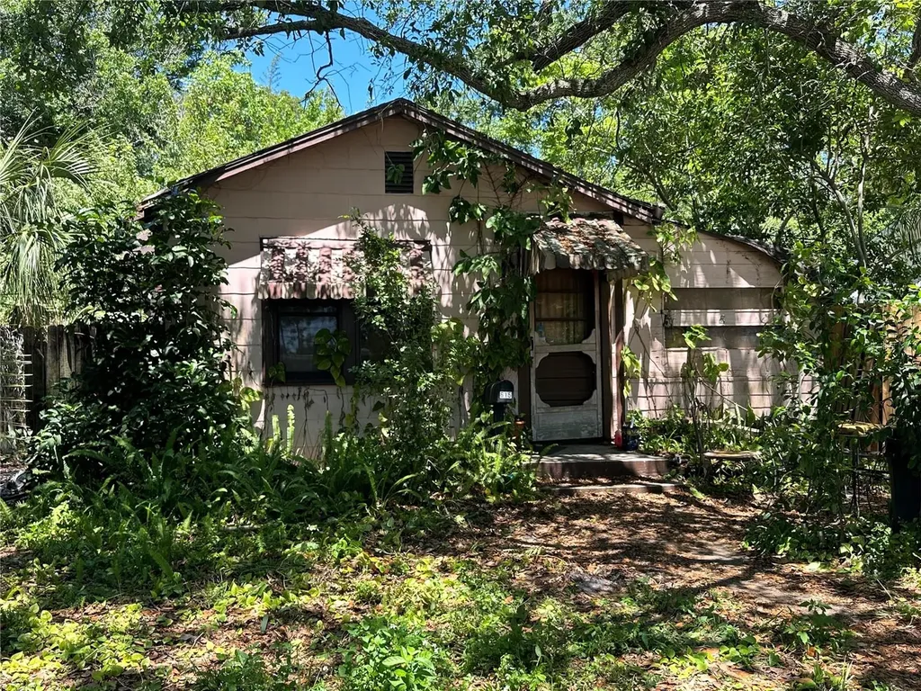 615 48th Avenue N St Petersburg FL 33703