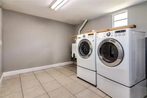 1713 Hour Glass Drive Orlando FL 32806