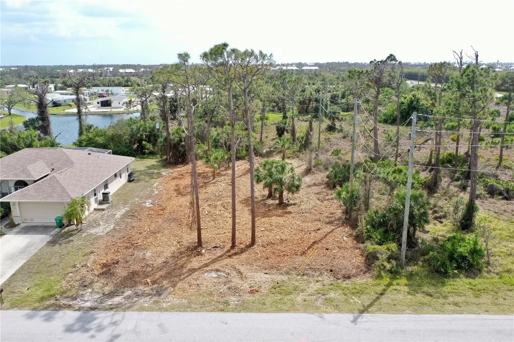 8905 Bantry Bay Englewood FL 34224