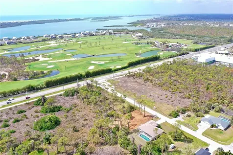 8905 Bantry Bay Englewood FL 34224