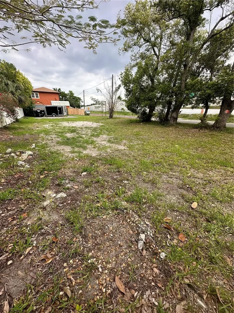 801 E Giddens Avenue Tampa FL 33603