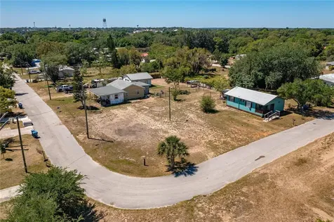 40 Blackjack Avenue Frostproof FL 33843