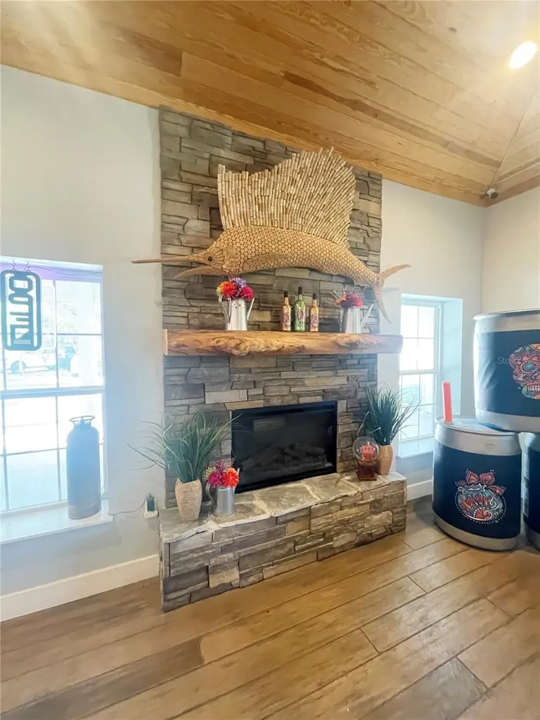 21848 S County Road 325 Hawthorne FL 32640