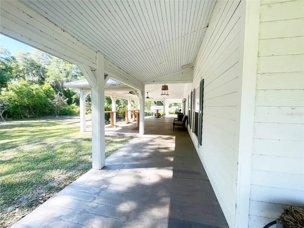 21848 S County Road 325 Hawthorne FL 32640