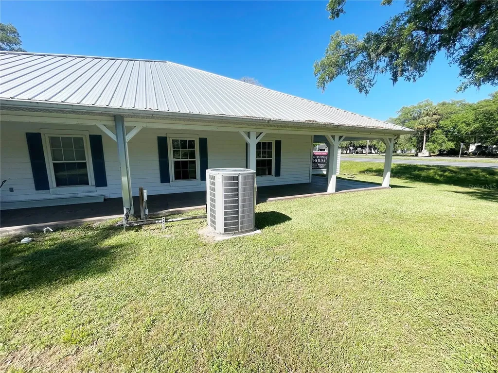 21848 S County Road 325 Hawthorne FL 32640