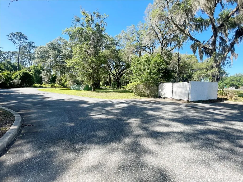 21848 S County Road 325 Hawthorne FL 32640