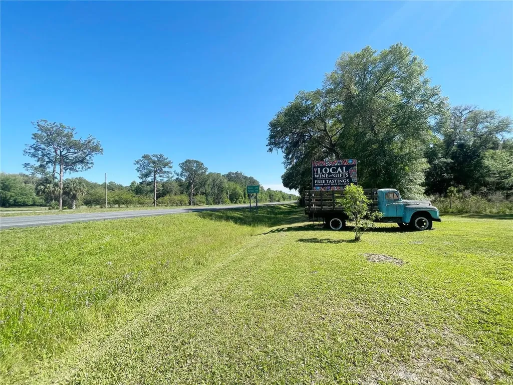 21848 S County Road 325 Hawthorne FL 32640