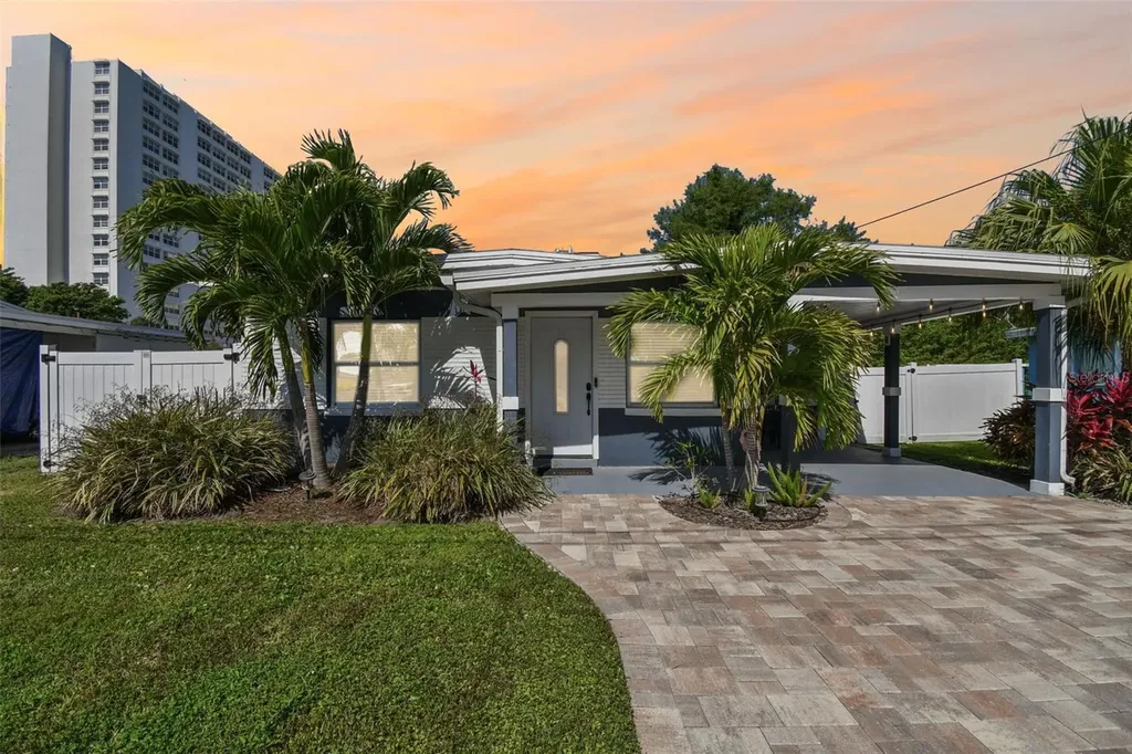 825 67th Street S St Petersburg FL 33707