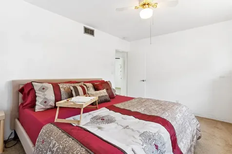 2421 67th Avenue S St Petersburg FL 33712