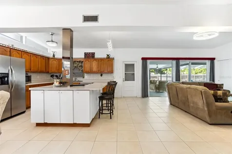 2421 67th Avenue S St Petersburg FL 33712