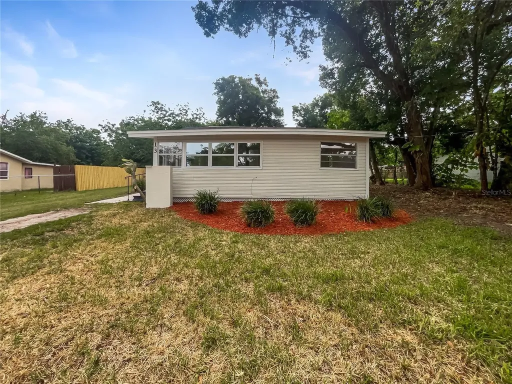 13 N Christiana Avenue Apopka FL 32703