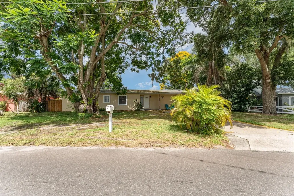 577 Lake Martha Drive NE Winter Haven FL 33881