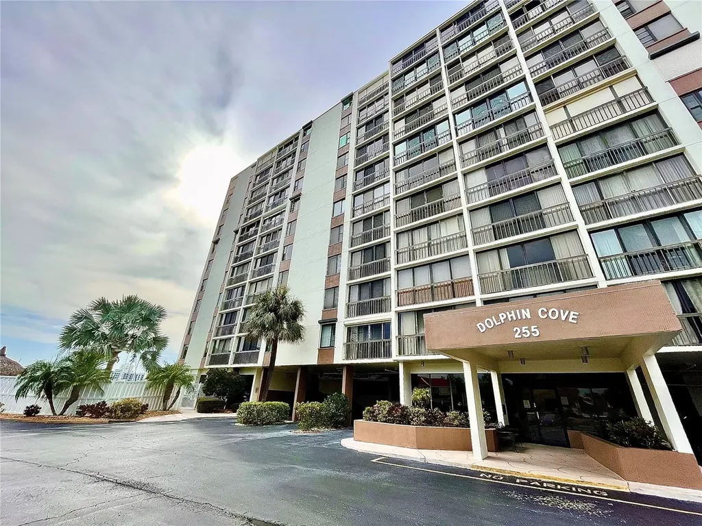 255 Dolphin Point Clearwater FL 33767