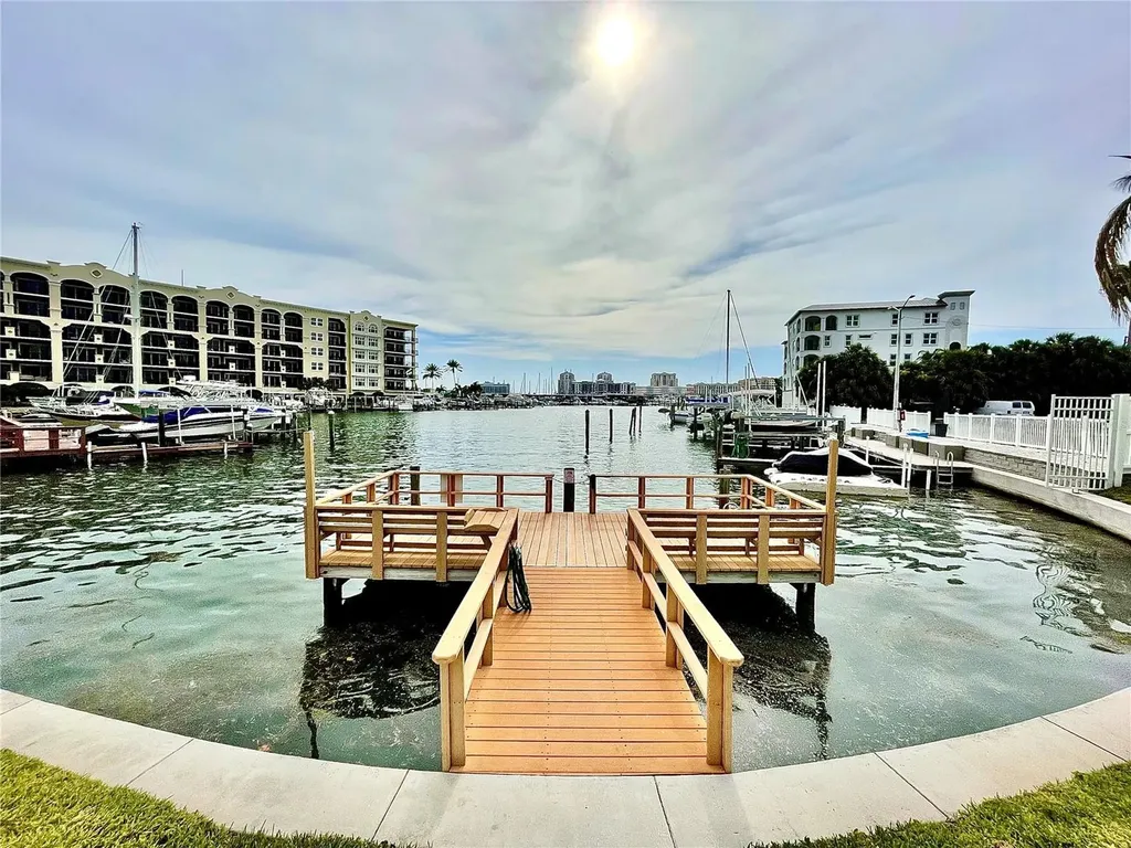 255 Dolphin Point Clearwater FL 33767