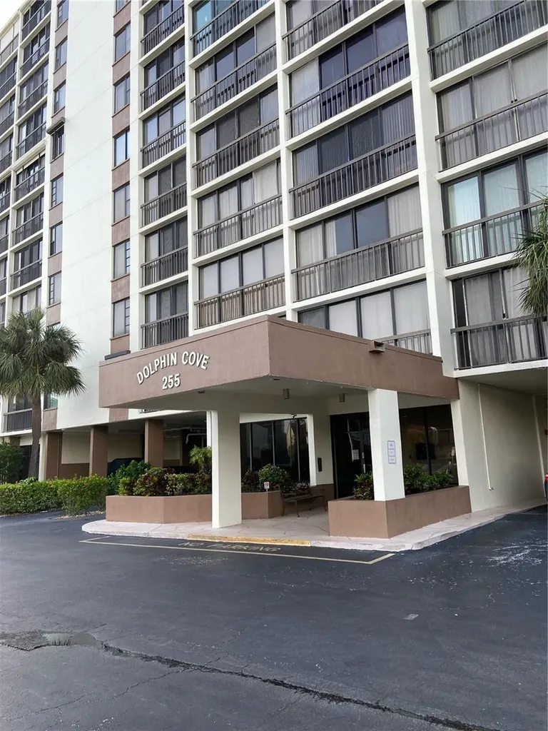 255 Dolphin Point Clearwater FL 33767