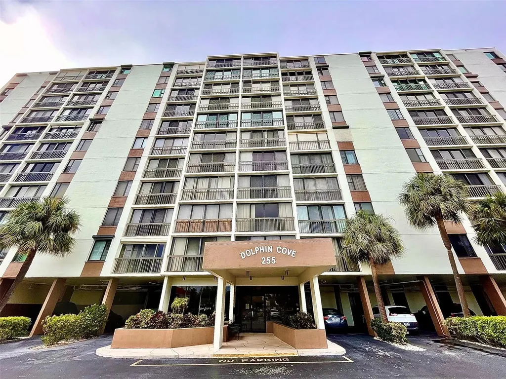 255 Dolphin Point Clearwater FL 33767