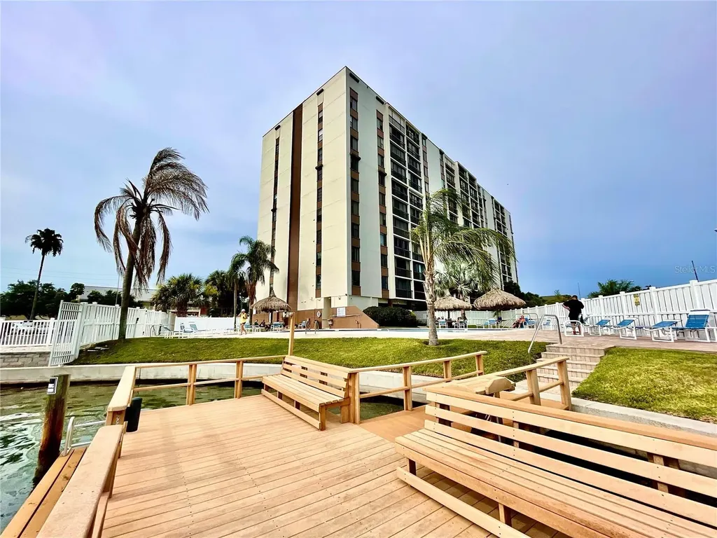 255 Dolphin Point Clearwater FL 33767