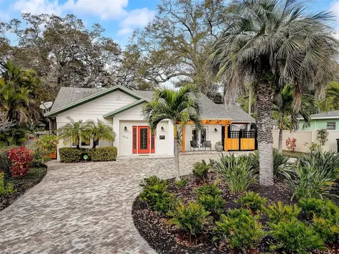 8221 26th Avenue N St Petersburg FL 33710